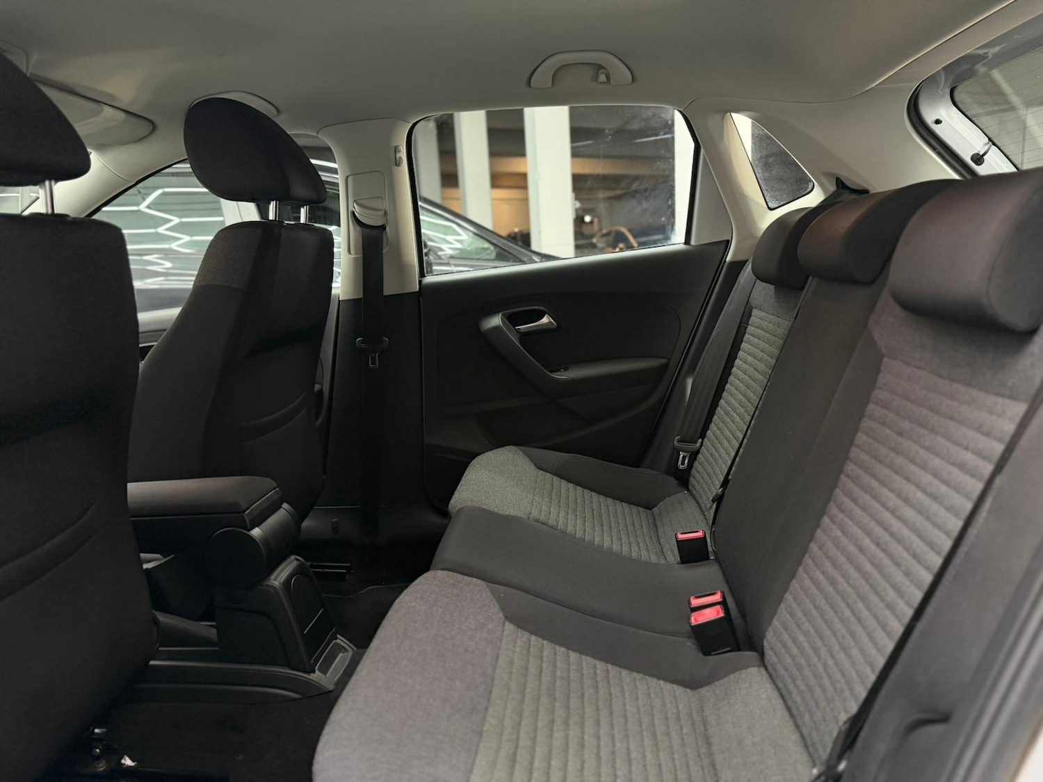 Used Volkswagen Polo 2010 for sale - 76565703: Photo 41