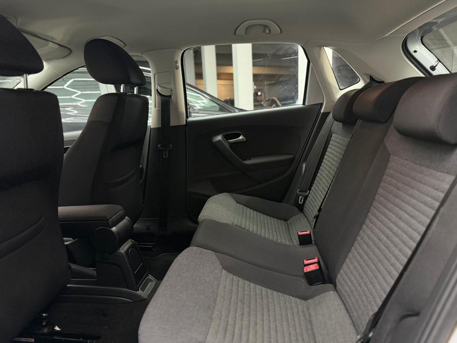 Used Volkswagen Polo 2010 for sale - 76565703: Photo 42