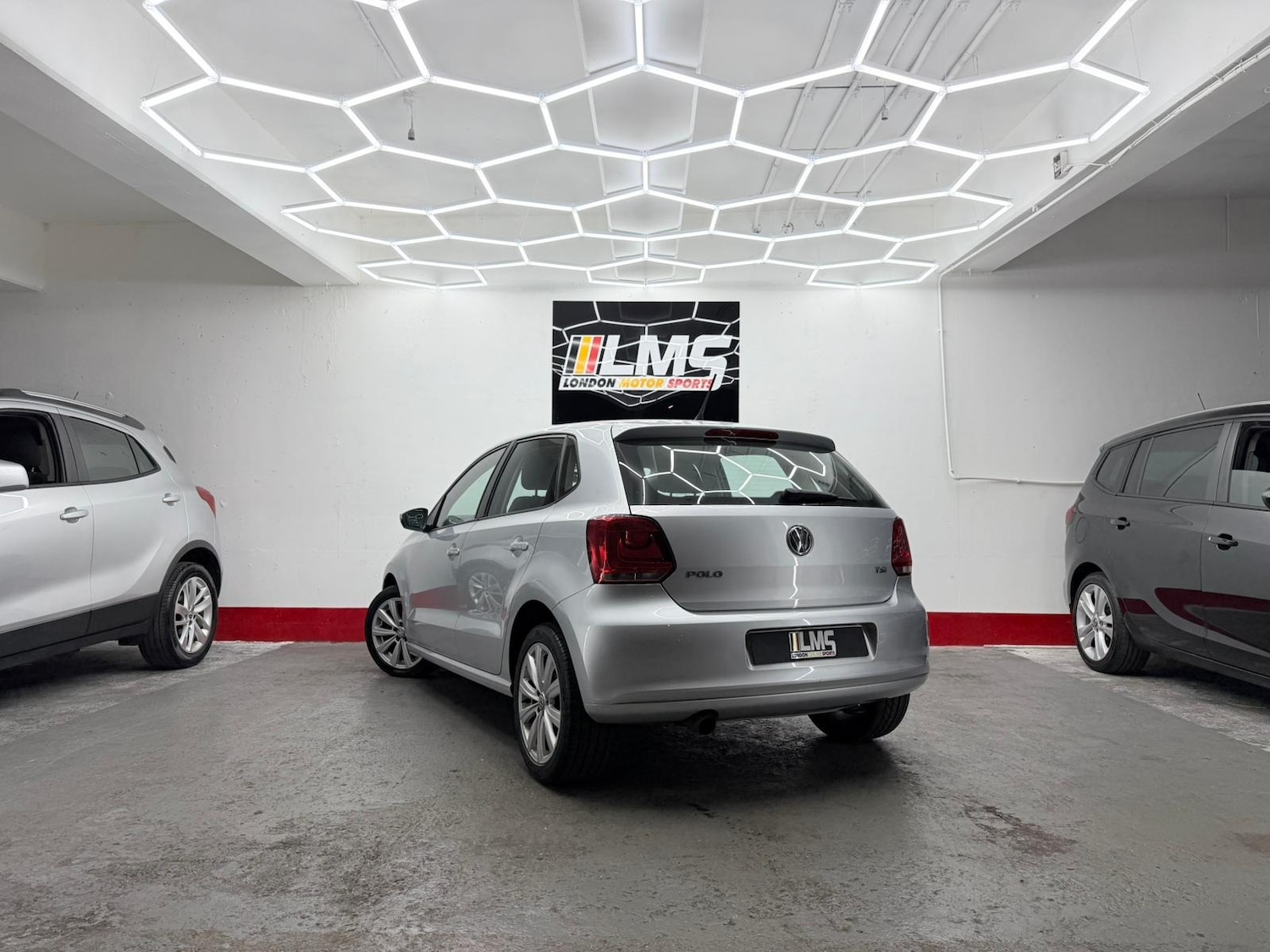 Used Volkswagen Polo 2010 for sale - 76565703: Photo 60