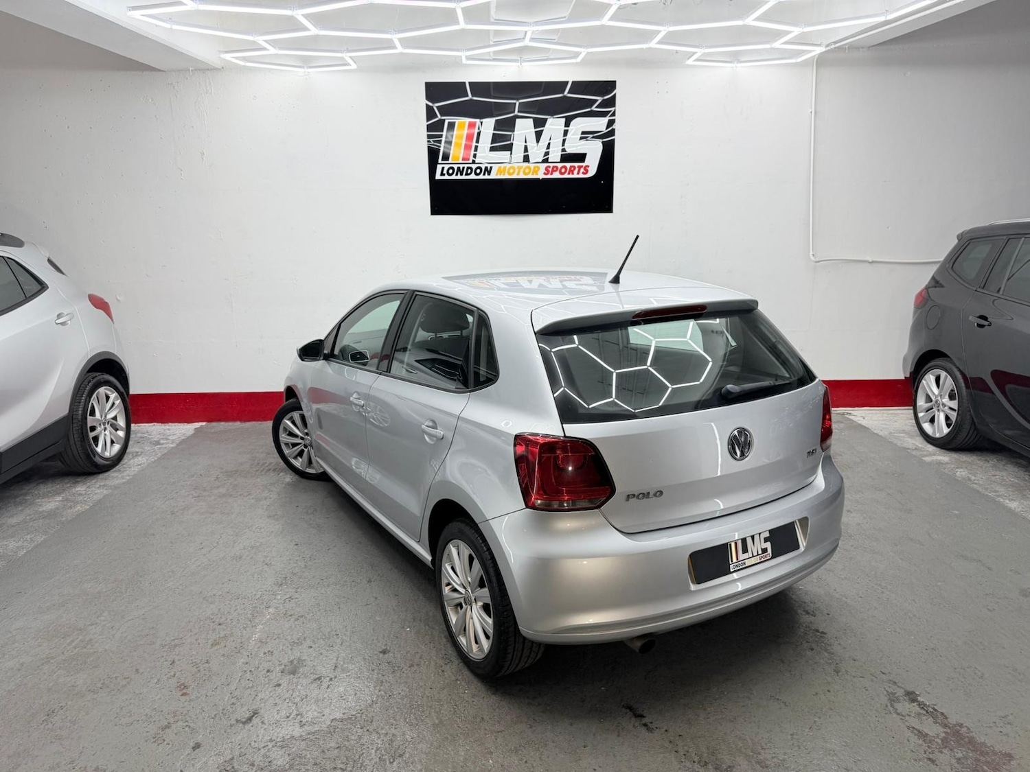 Used Volkswagen Polo 2010 for sale - 76565703: Photo 61