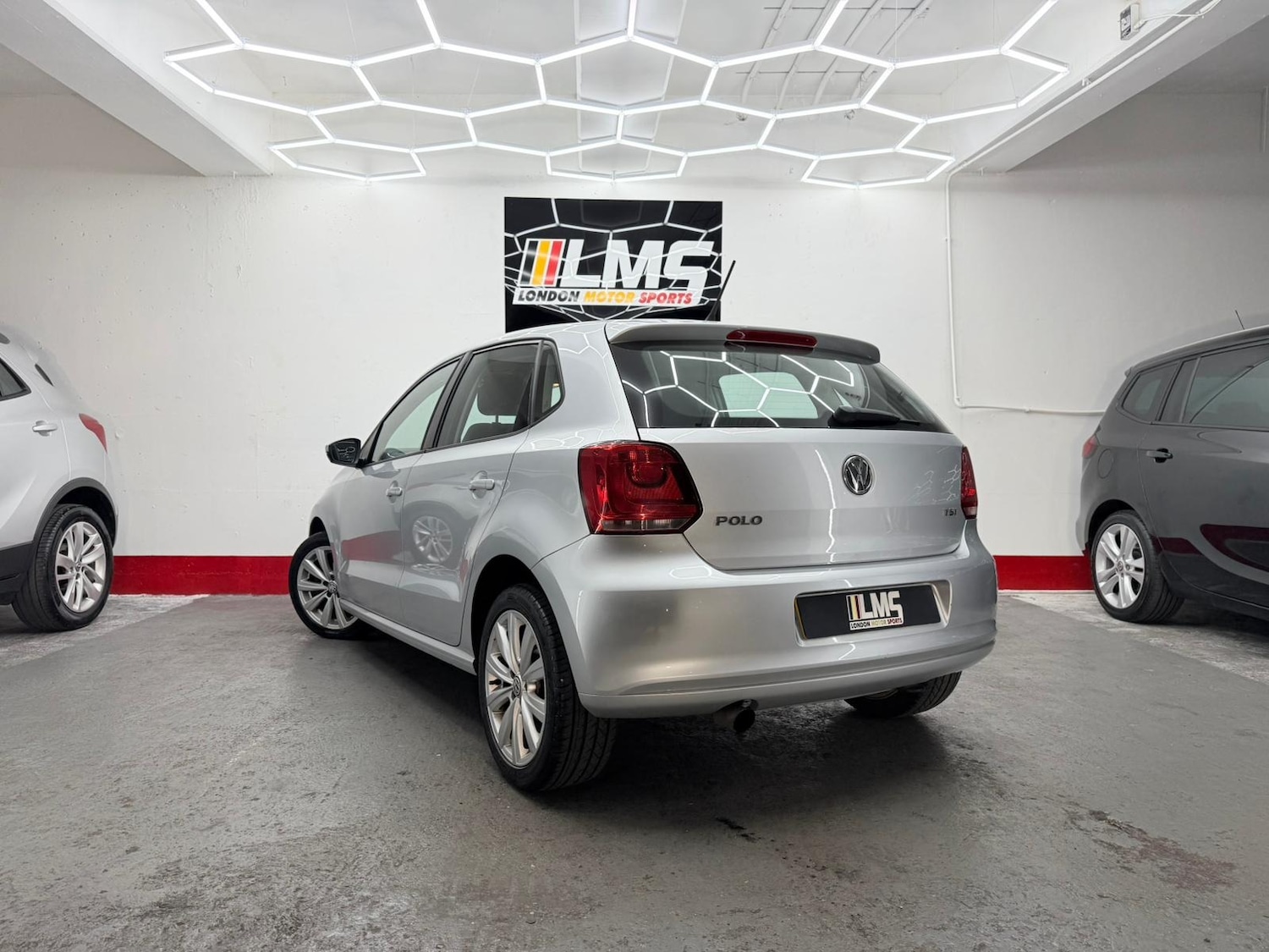 Used Volkswagen Polo 2010 for sale - 76565703: Photo 62