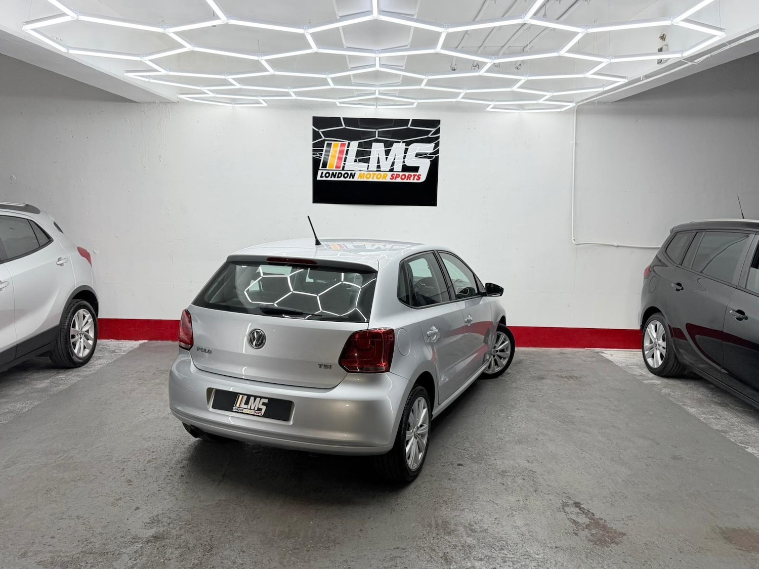 Used Volkswagen Polo 2010 for sale - 76565703: Photo 69