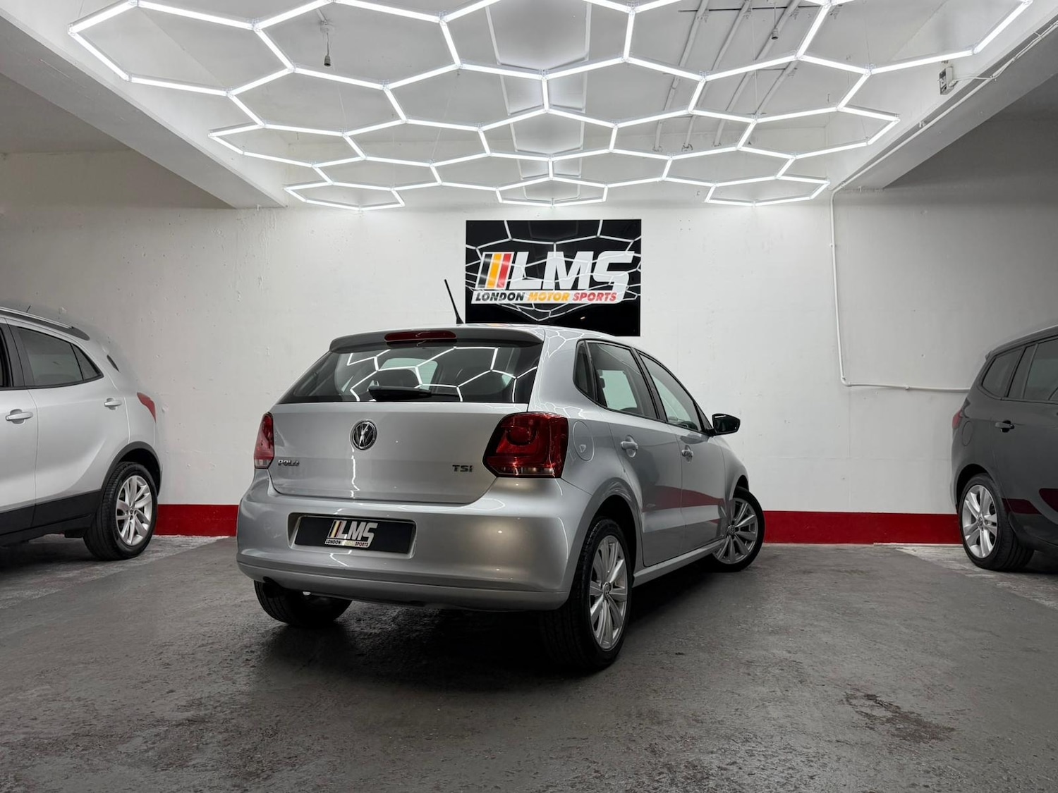 Used Volkswagen Polo 2010 for sale - 76565703: Photo 70