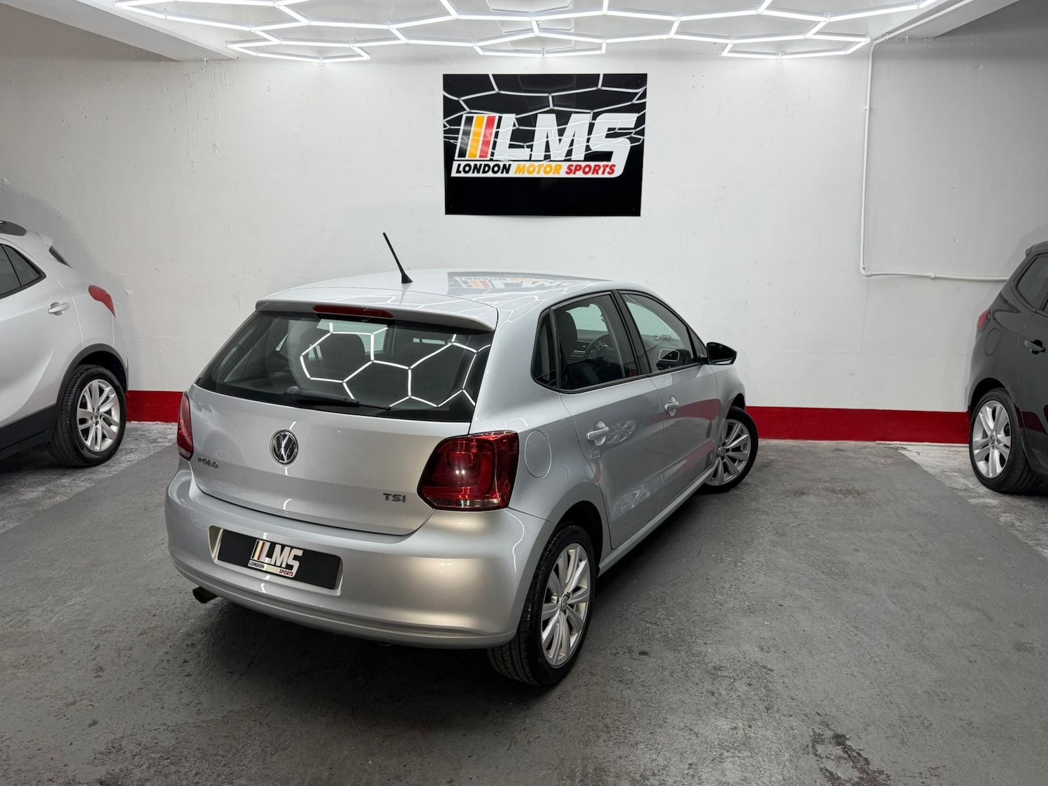 Used Volkswagen Polo 2010 for sale - 76565703: Photo 72