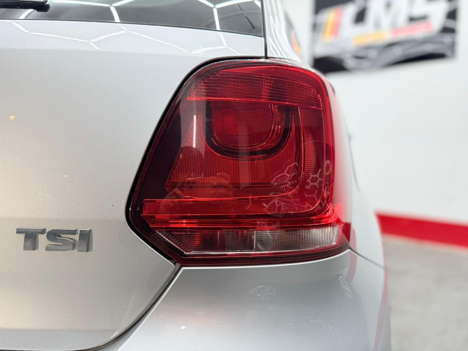 Used Volkswagen Polo 2010 for sale - 76565703: Photo 76