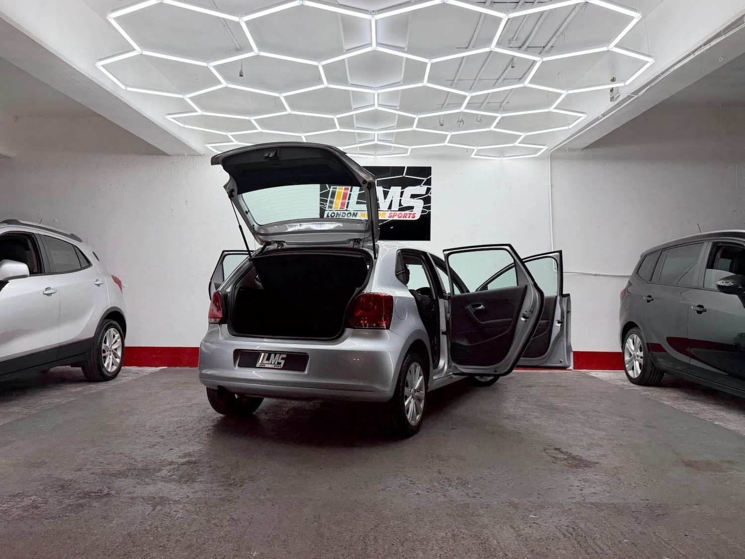 Used Volkswagen Polo 2010 for sale - 76565703: Photo 77