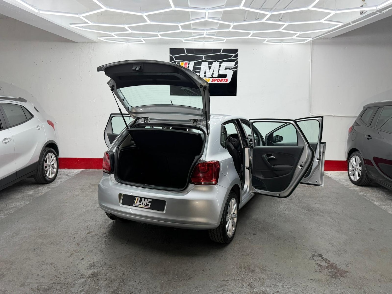 Used Volkswagen Polo 2010 for sale - 76565703: Photo 79