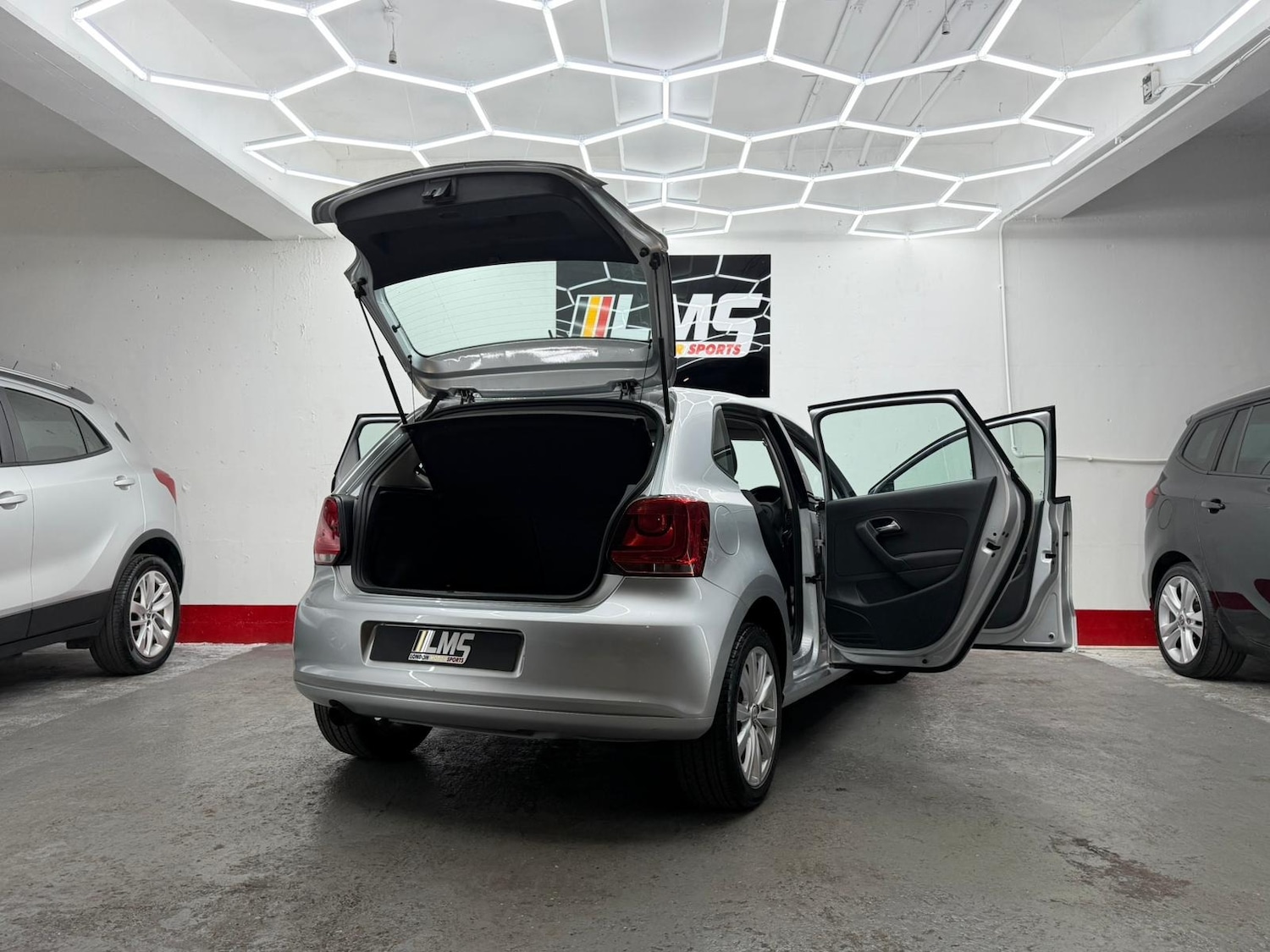 Used Volkswagen Polo 2010 for sale - 76565703: Photo 80