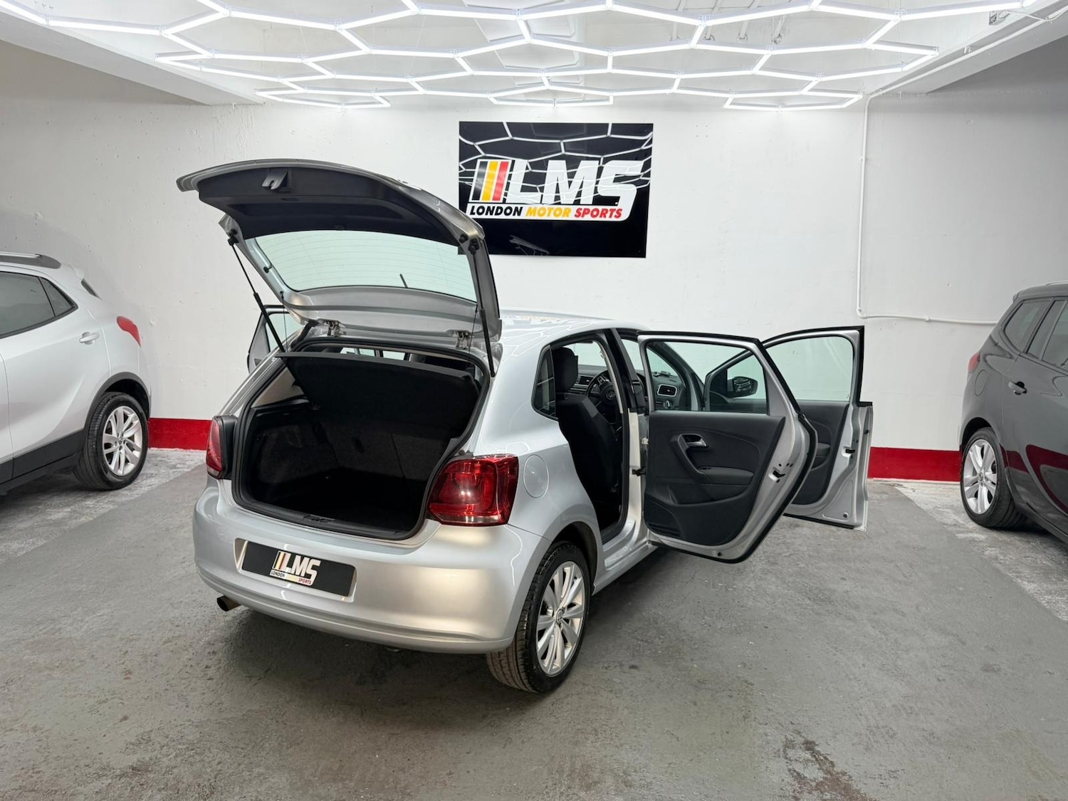 Used Volkswagen Polo 2010 for sale - 76565703: Photo 81