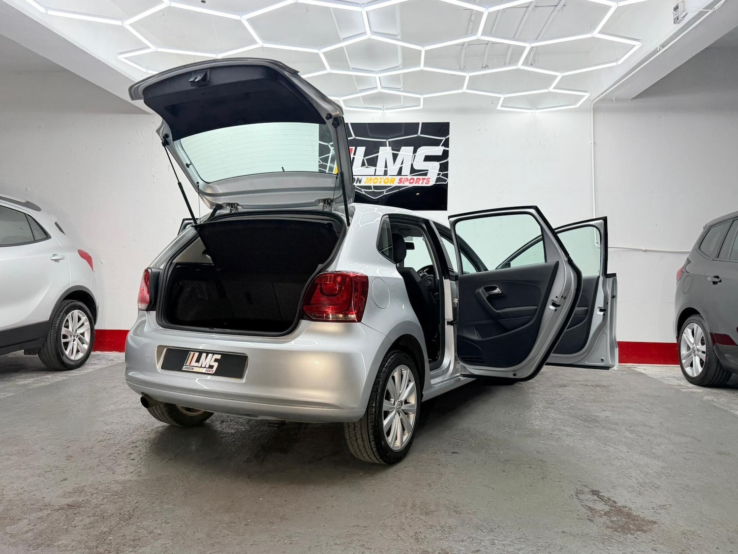 Used Volkswagen Polo 2010 for sale - 76565703: Photo 82