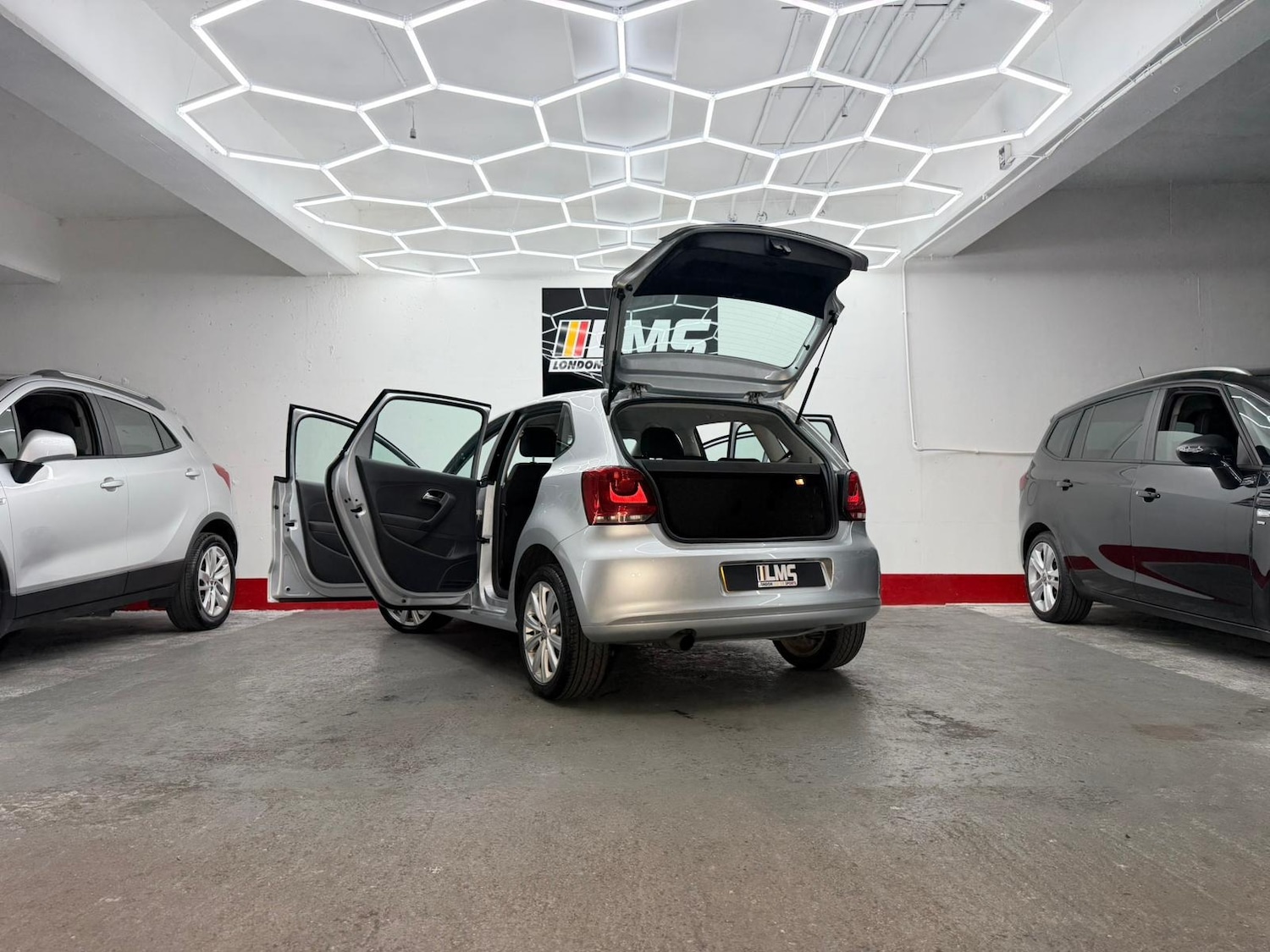 Used Volkswagen Polo 2010 for sale - 76565703: Photo 83