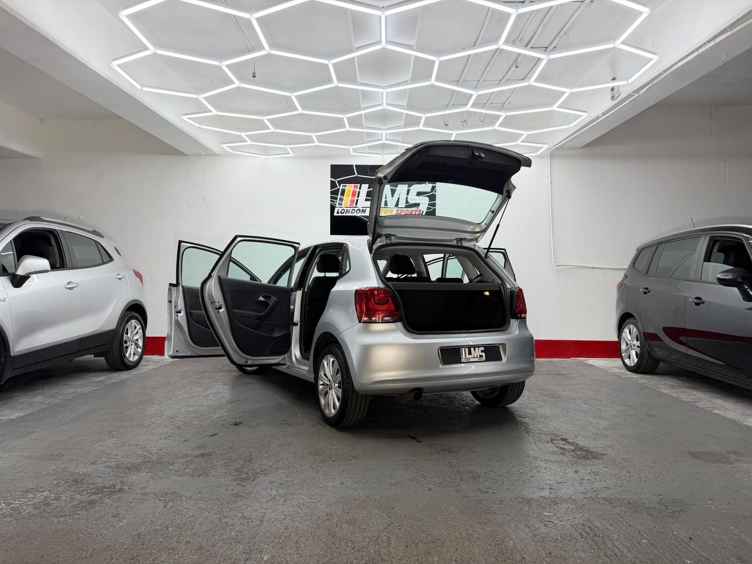 Used Volkswagen Polo 2010 for sale - 76565703: Photo 84