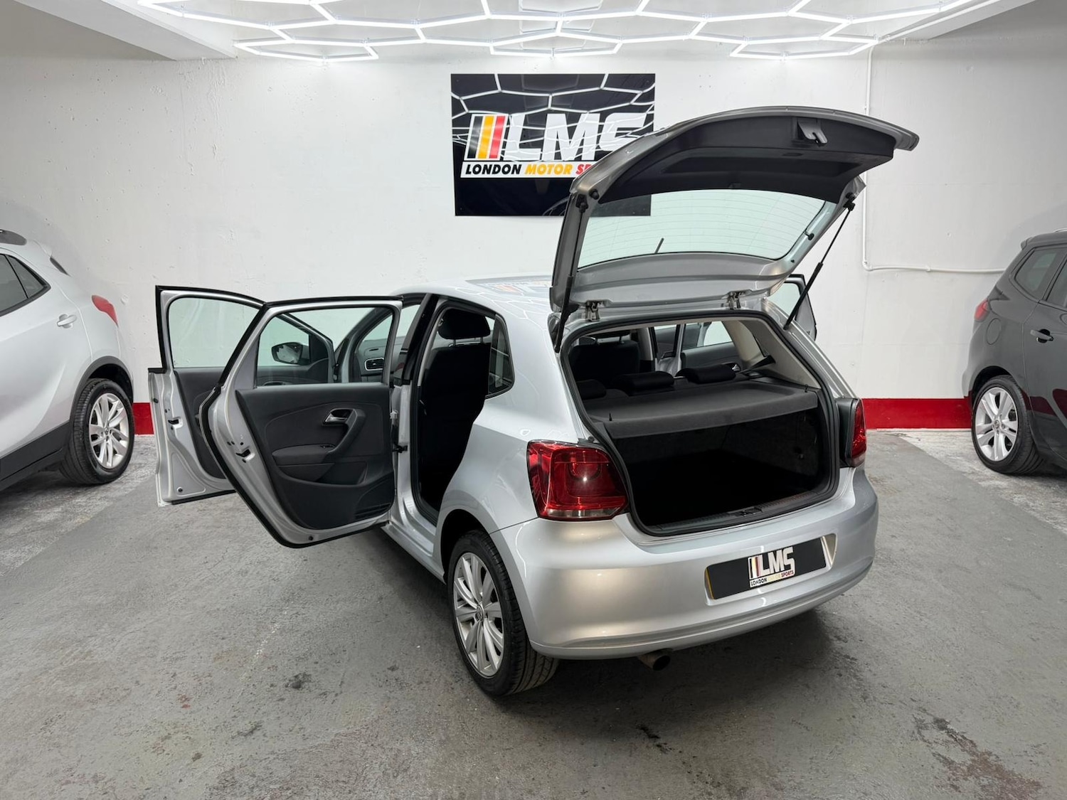 Used Volkswagen Polo 2010 for sale - 76565703: Photo 86