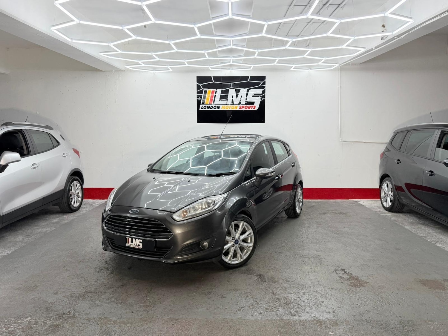 Used Ford Fiesta 2015 for sale - 76946818: Photo 2