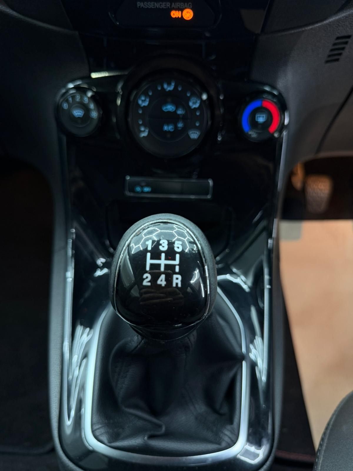 Used Ford Fiesta 2015 for sale - 76946818: Photo 48