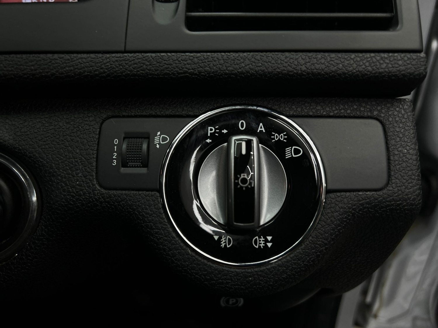 Used Mercedes-Benz C Class 2010 for sale - 77445995: Photo 64