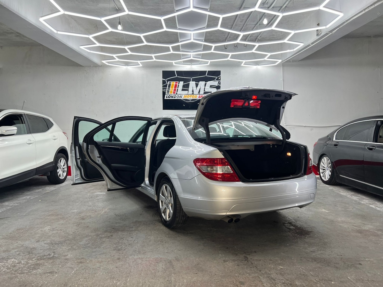 Used Mercedes-Benz C Class 2010 for sale - 77445995: Photo 85