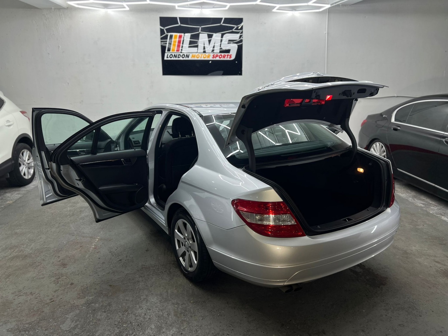 Used Mercedes-Benz C Class 2010 for sale - 77445995: Photo 89