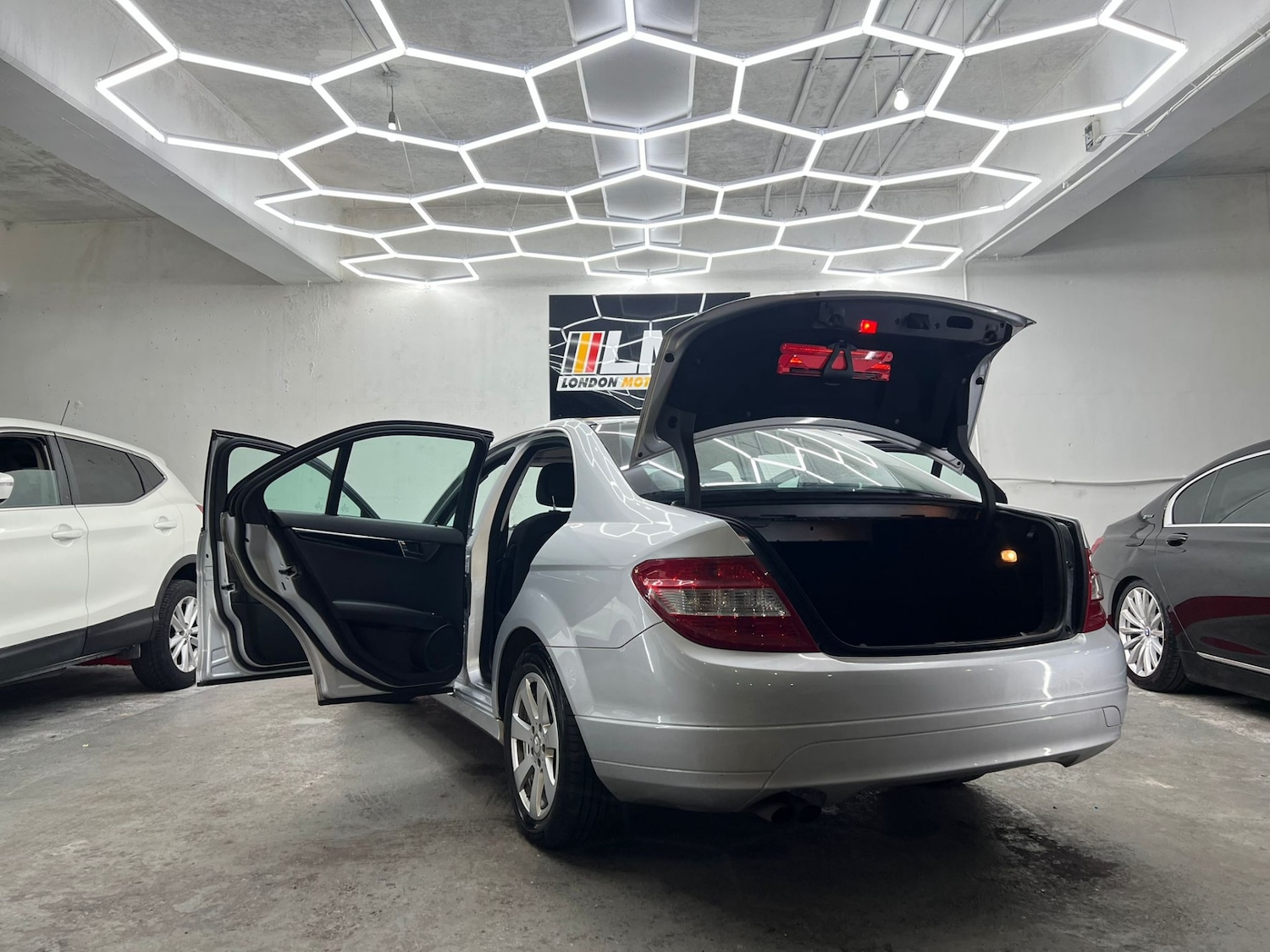 Used Mercedes-Benz C Class 2010 for sale - 77445995: Photo 91