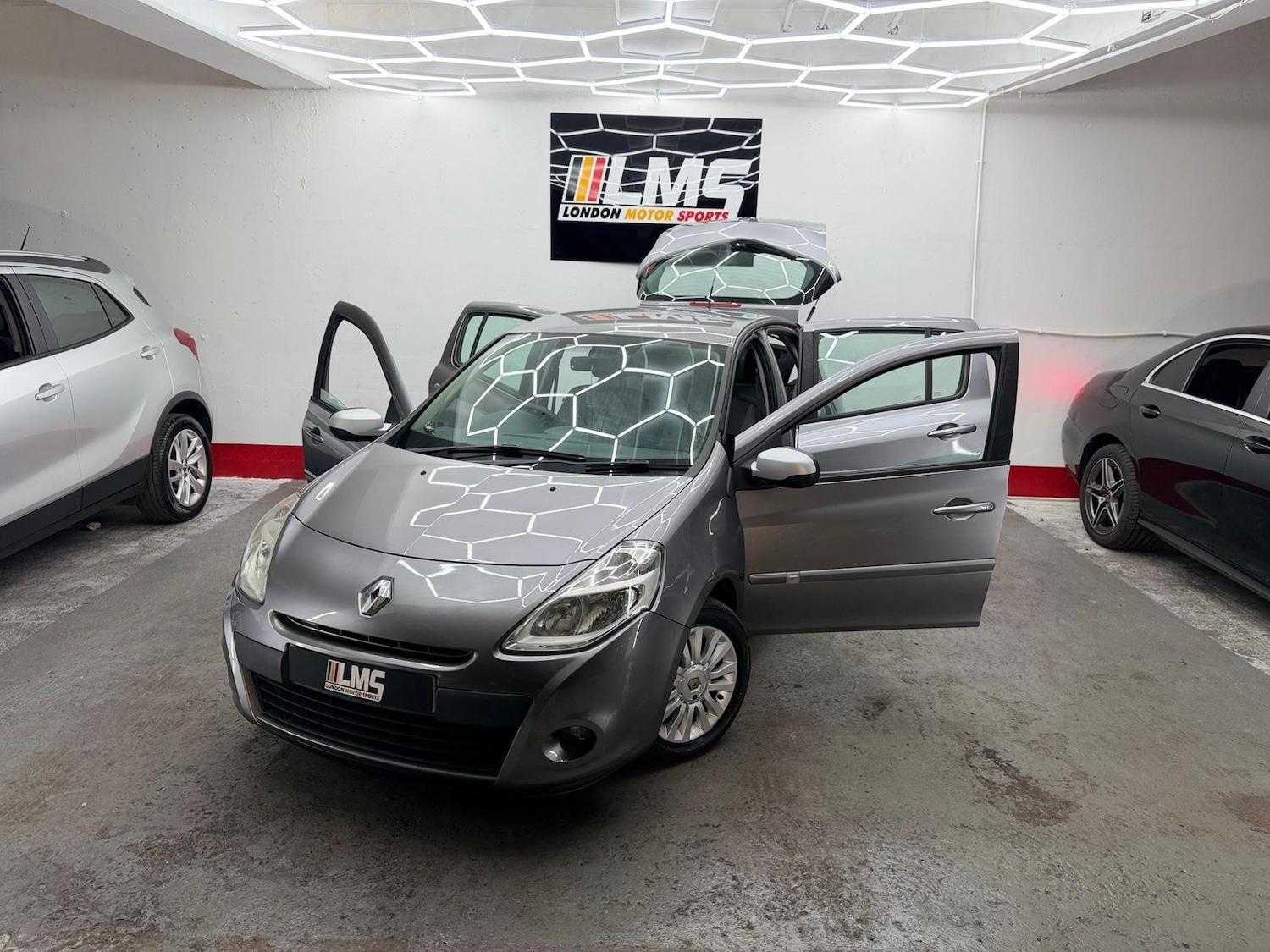Used Renault Clio 2010 for sale - 77149697: Photo 11