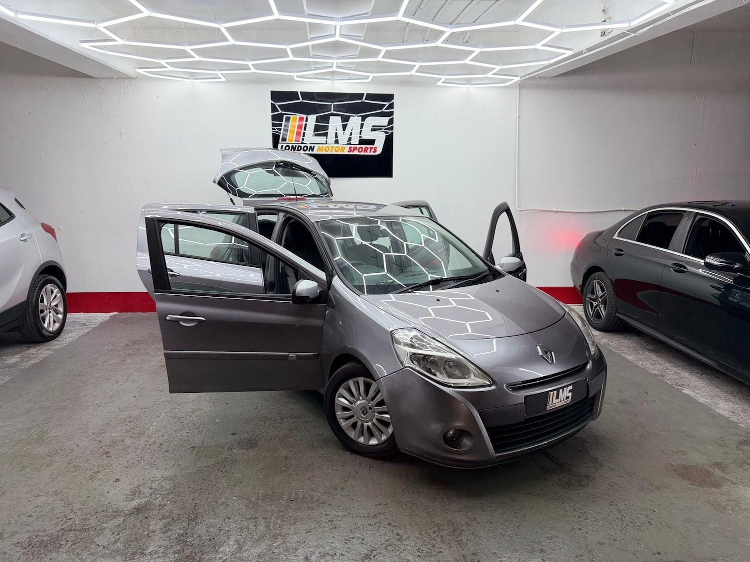 Used Renault Clio 2010 for sale - 77149697: Photo 25