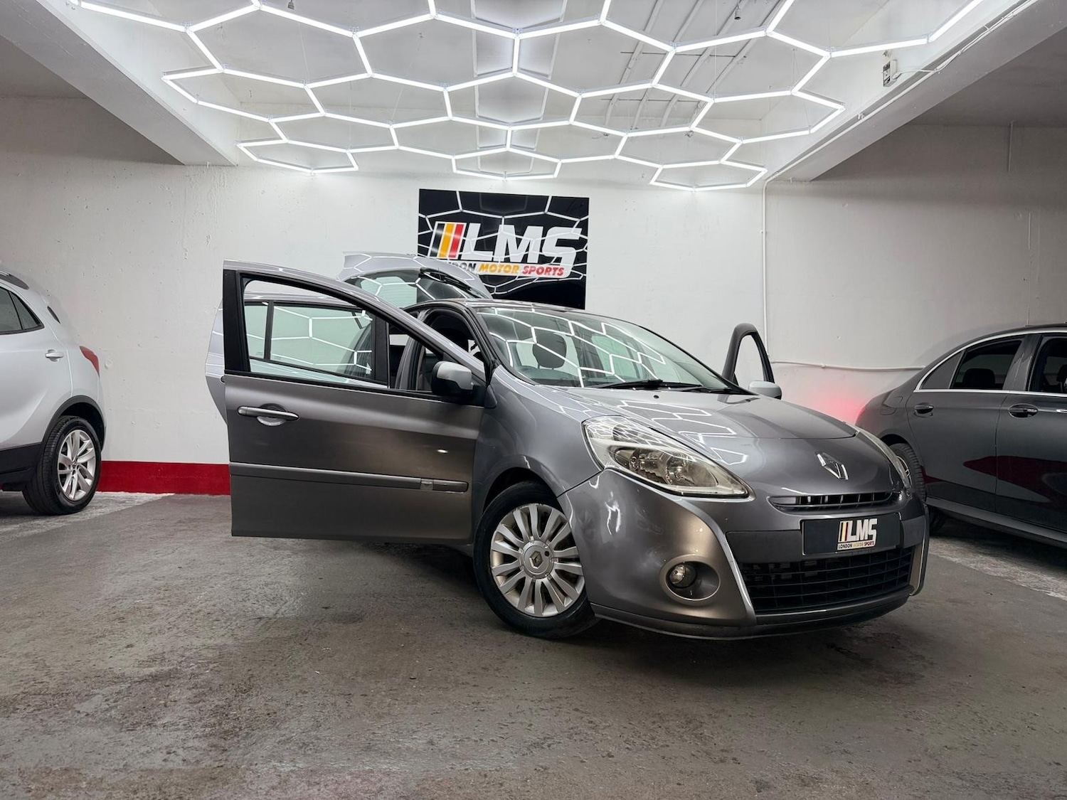 Used Renault Clio 2010 for sale - 77149697: Photo 26