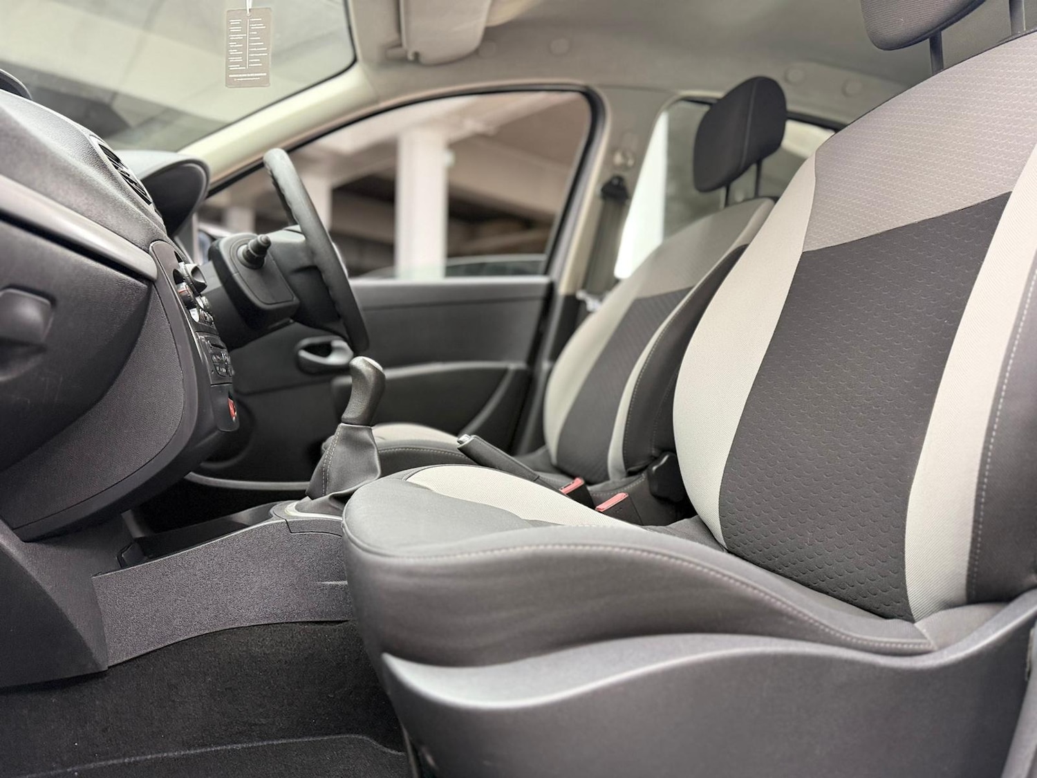 Used Renault Clio 2010 for sale - 77149697: Photo 31