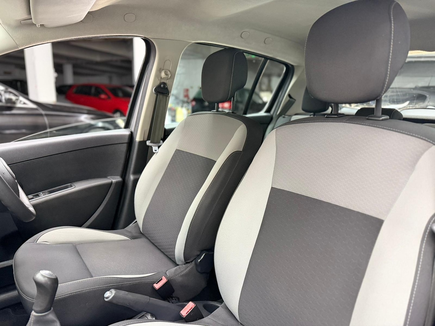 Used Renault Clio 2010 for sale - 77149697: Photo 32