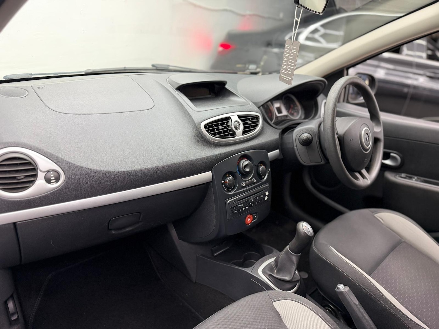 Used Renault Clio 2010 for sale - 77149697: Photo 34