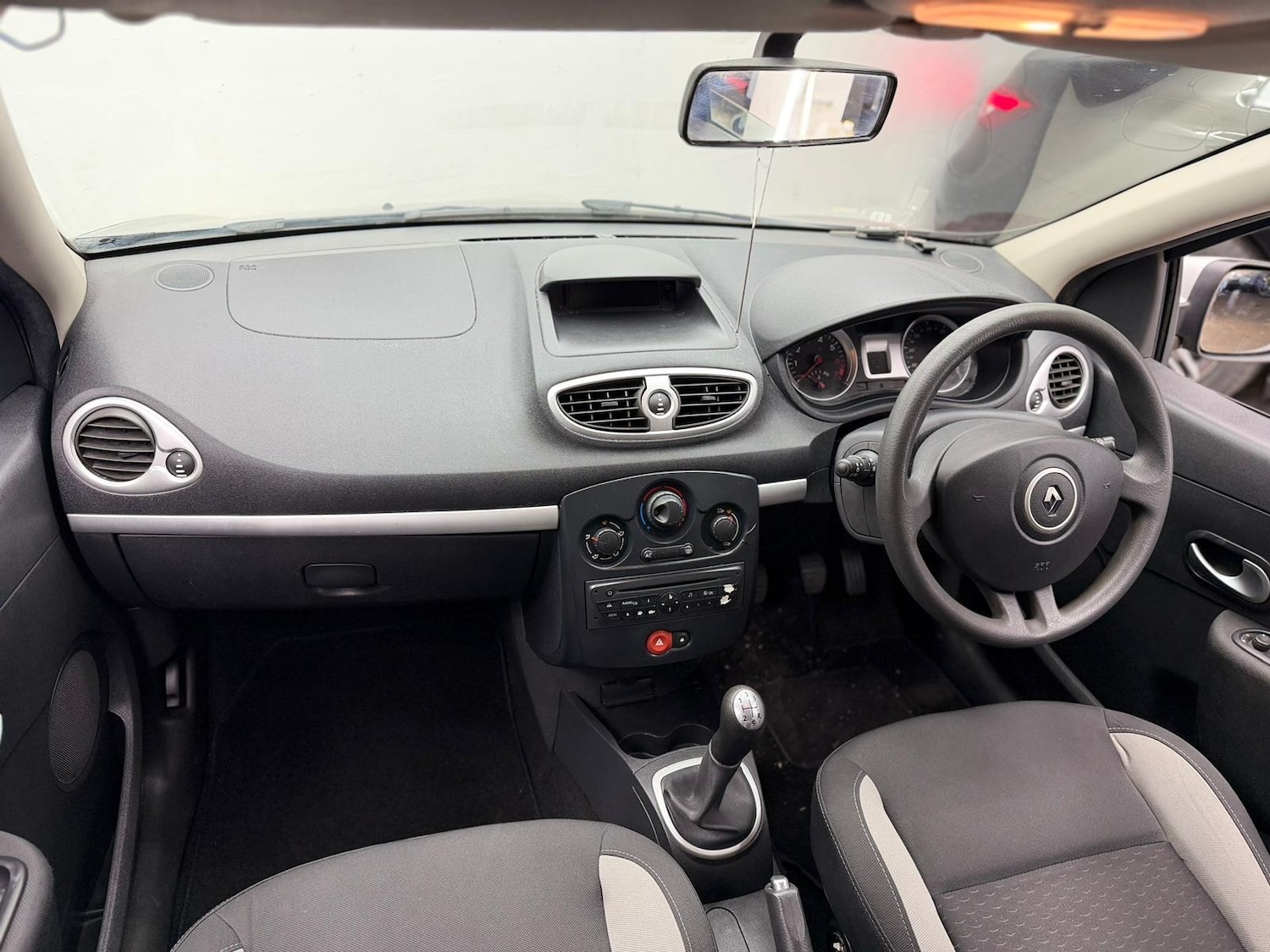 Used Renault Clio 2010 for sale - 77149697: Photo 39