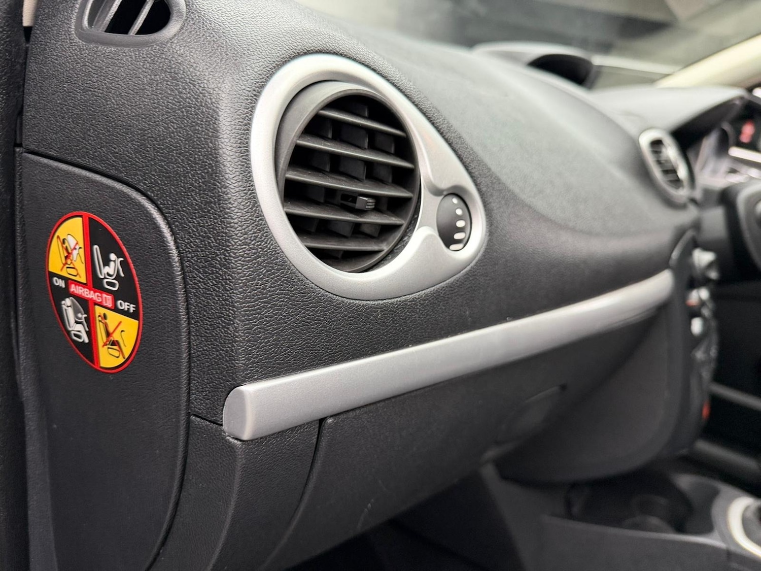 Used Renault Clio 2010 for sale - 77149697: Photo 51