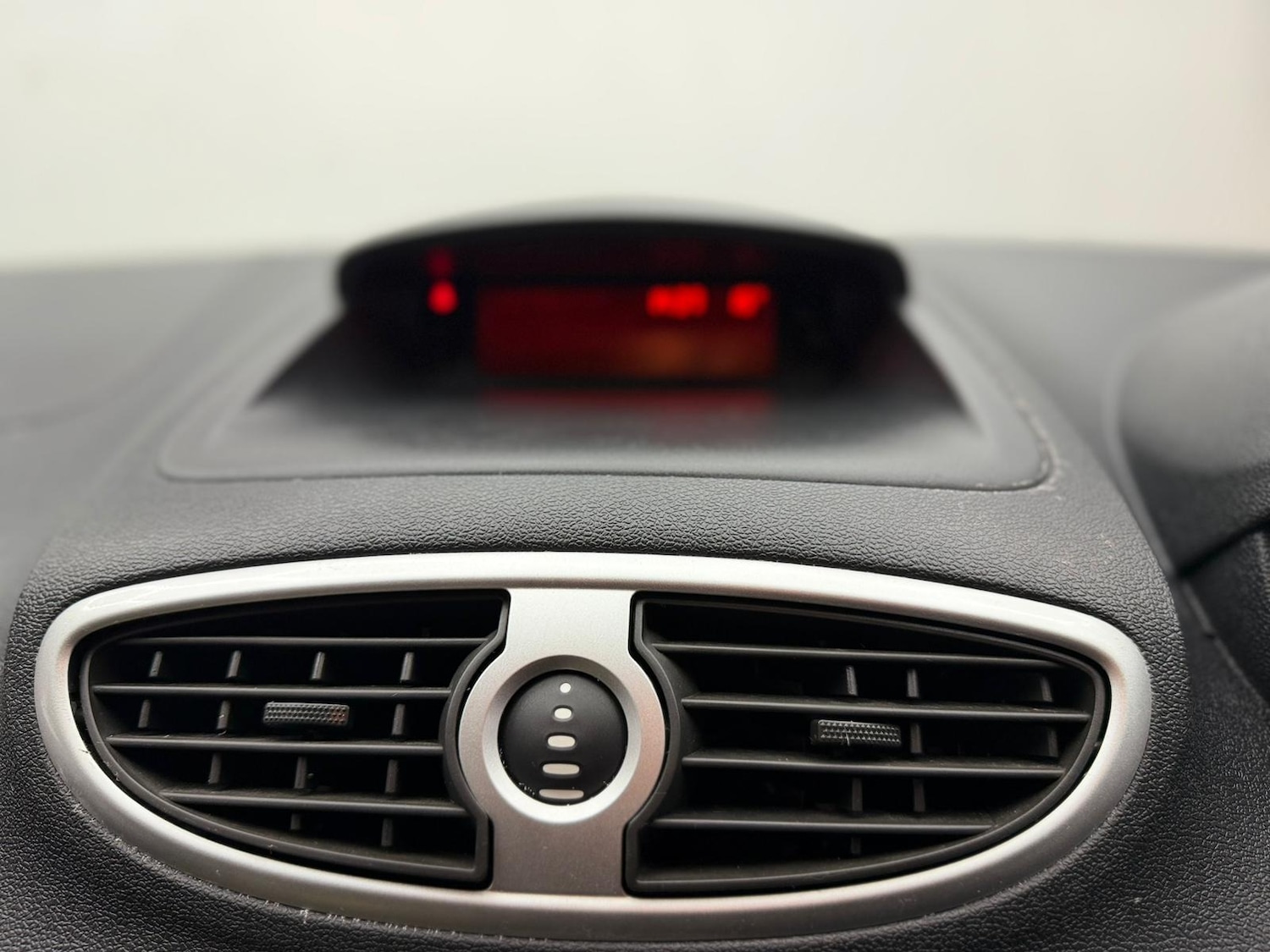 Used Renault Clio 2010 for sale - 77149697: Photo 55