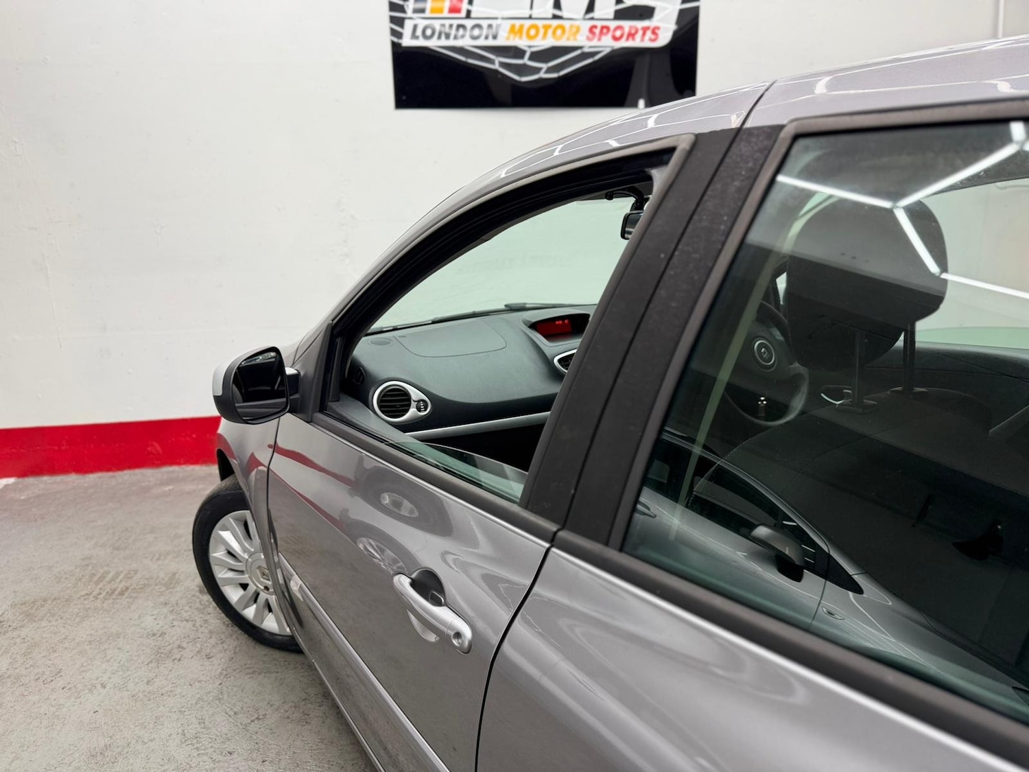 Used Renault Clio 2010 for sale - 77149697: Photo 74