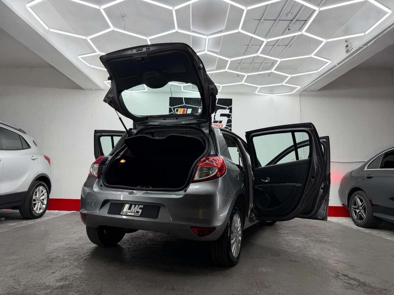 Used Renault Clio 2010 for sale - 77149697: Photo 90