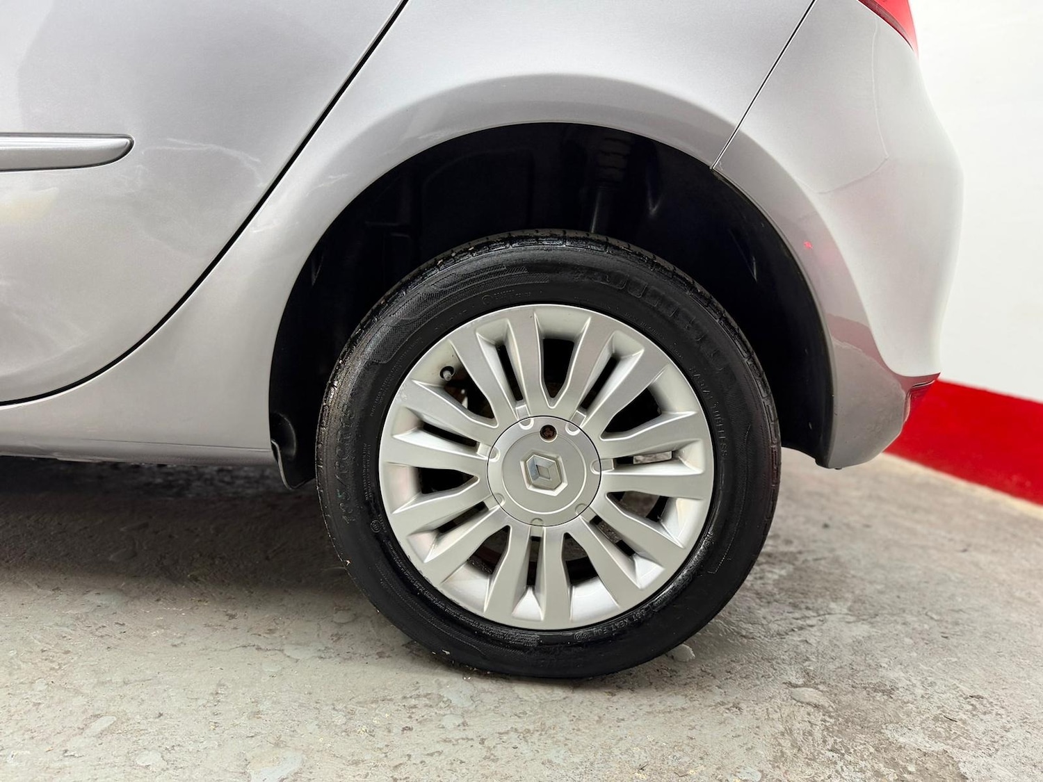 Used Renault Clio 2010 for sale - 77149697: Photo 95