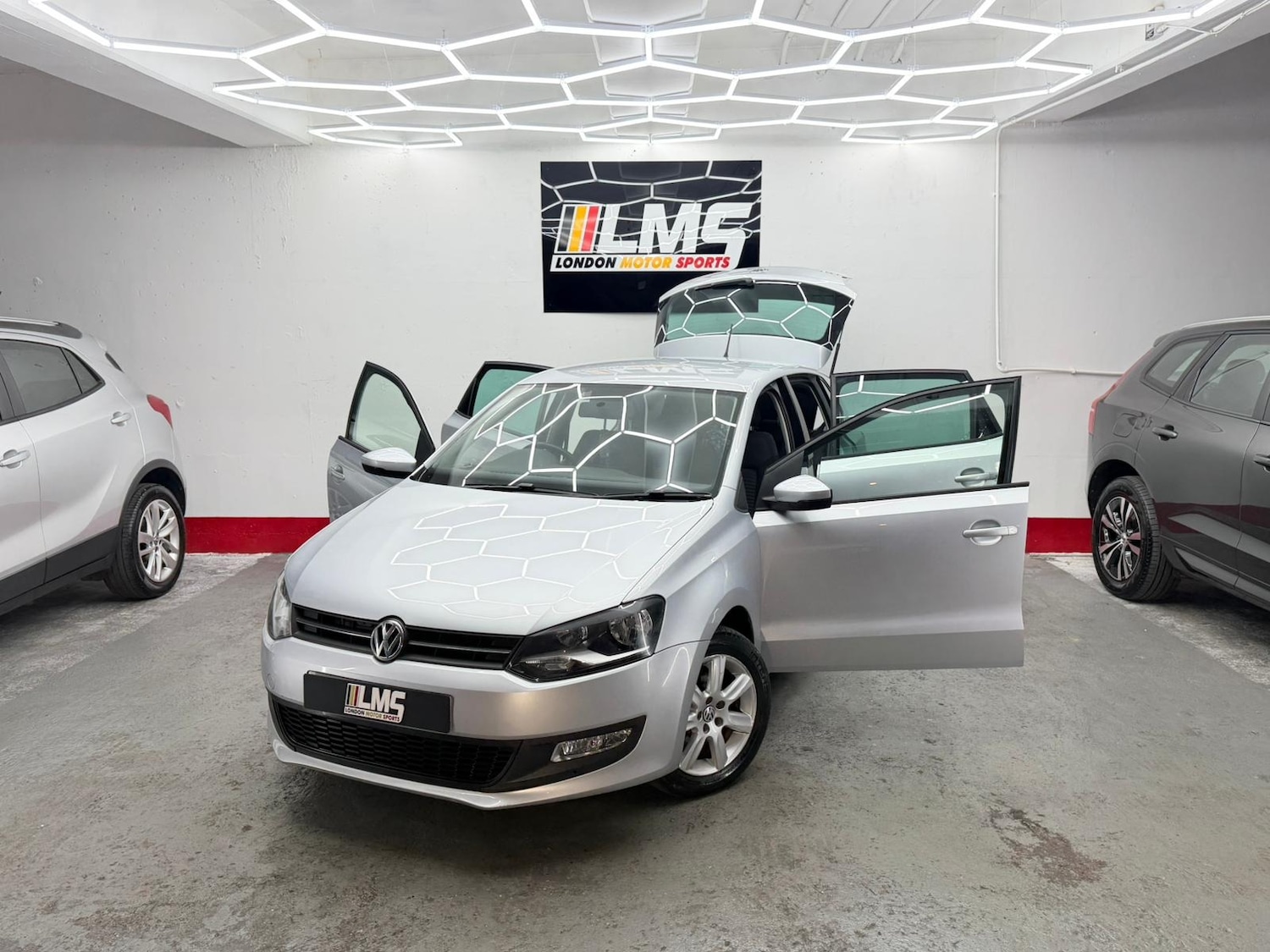 Used Volkswagen Polo 2011 for sale - 76891810: Photo 11