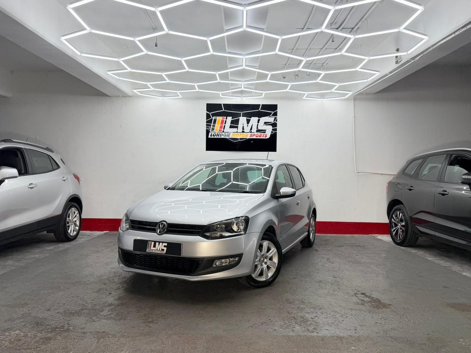 Used Volkswagen Polo 2011 for sale - 76891810: Photo 2