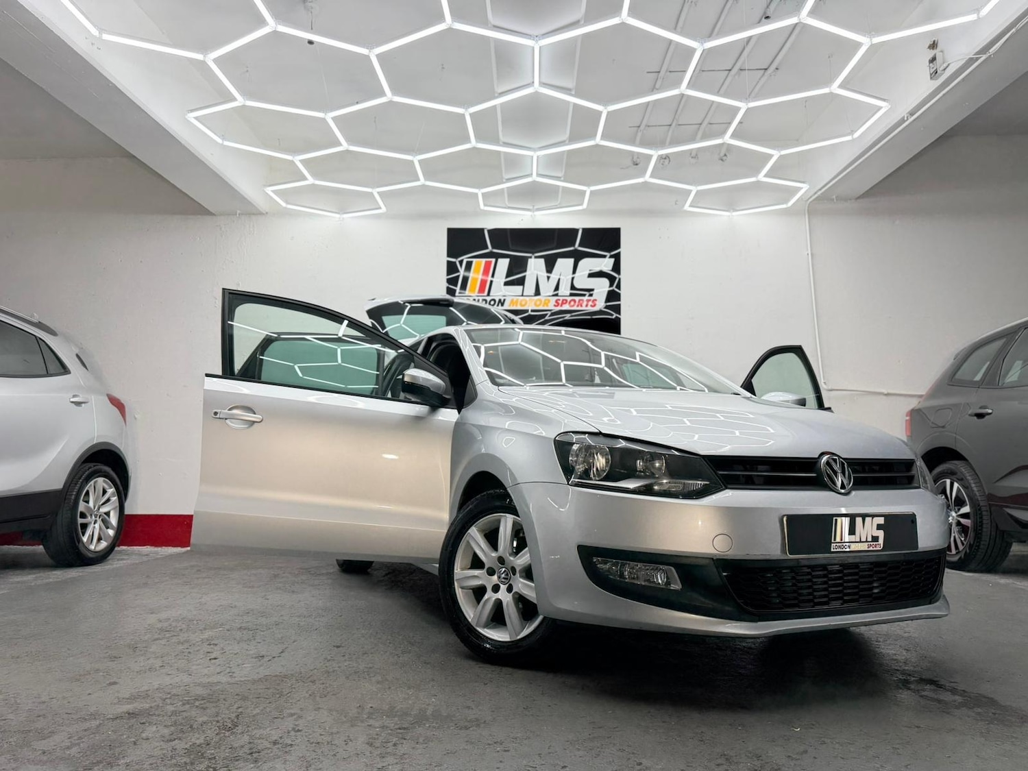 Used Volkswagen Polo 2011 for sale - 76891810: Photo 27