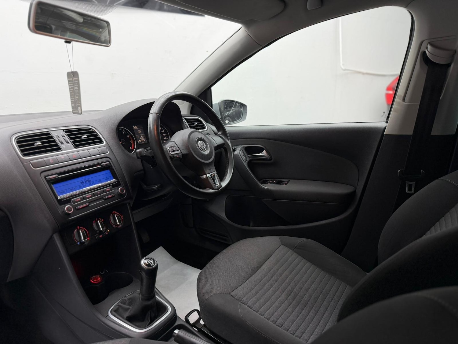 Used Volkswagen Polo 2011 for sale - 76891810: Photo 32