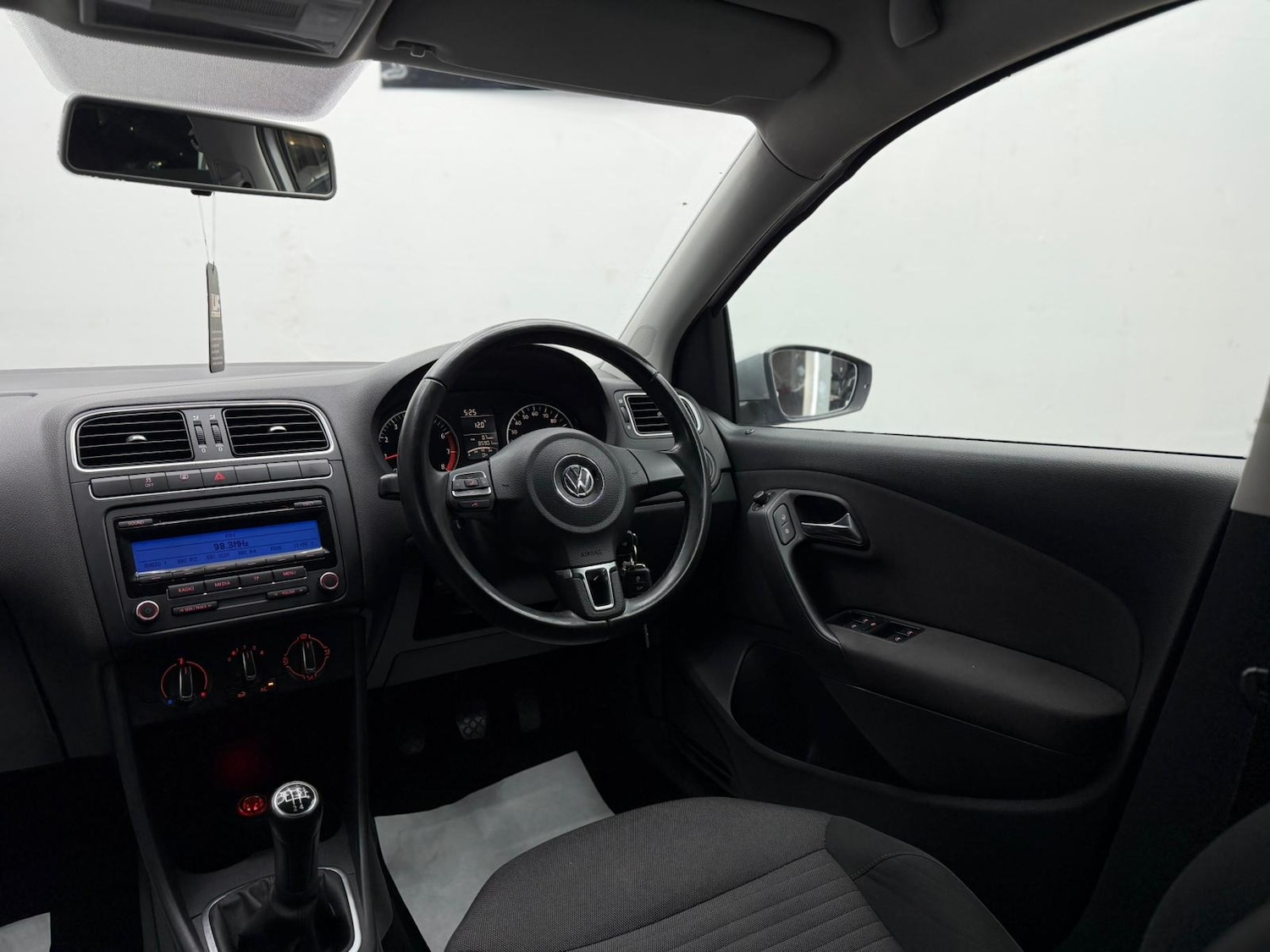 Used Volkswagen Polo 2011 for sale - 76891810: Photo 33