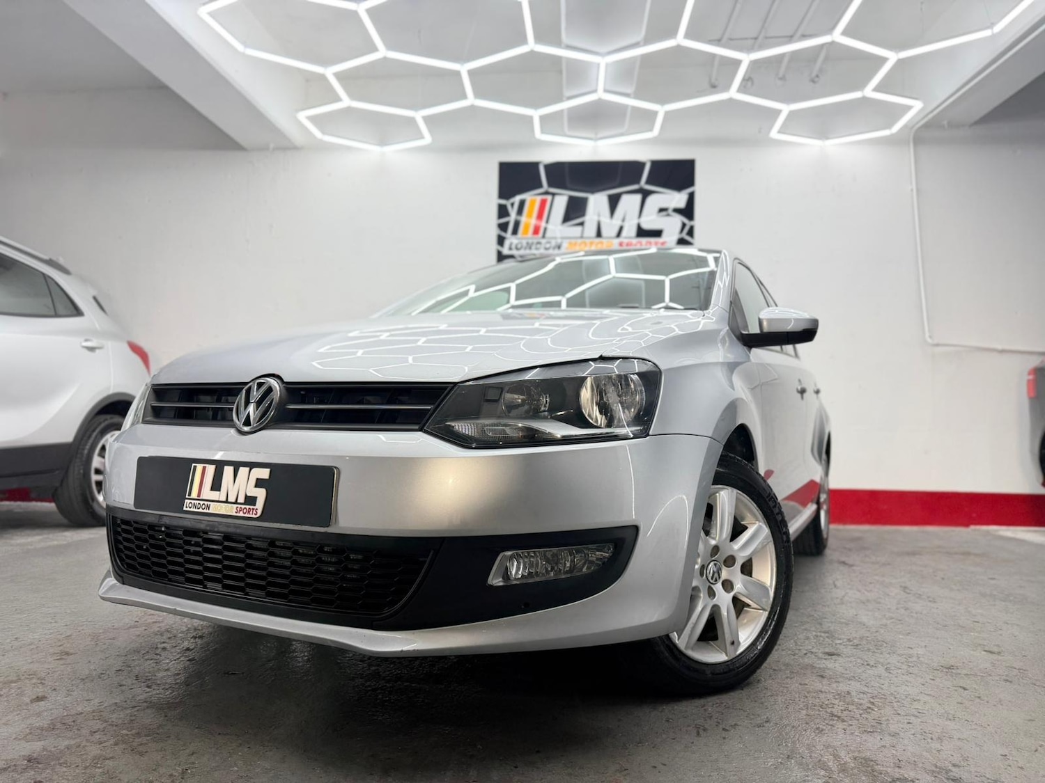 Used Volkswagen Polo 2011 for sale - 76891810: Photo 4