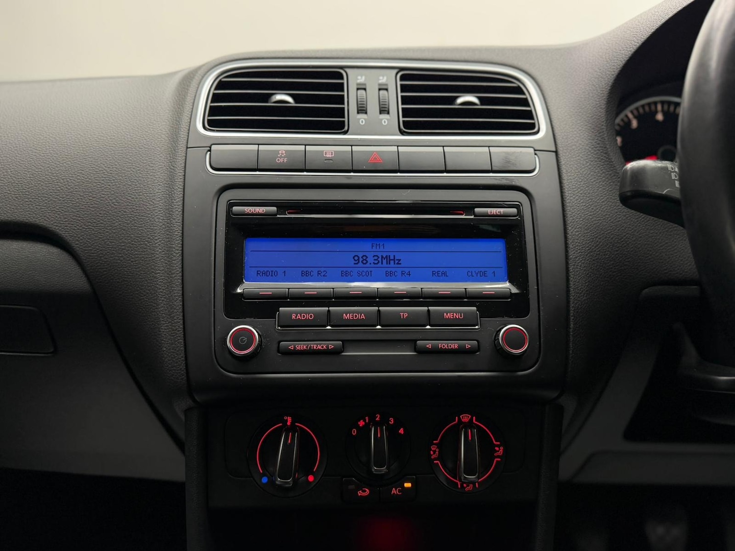 Used Volkswagen Polo 2011 for sale - 76891810: Photo 43