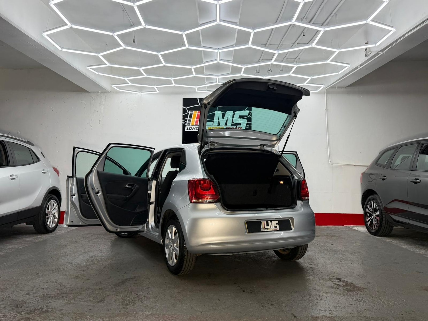 Used Volkswagen Polo 2011 for sale - 76891810: Photo 60