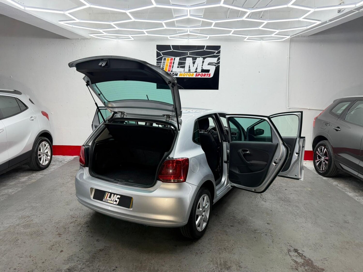 Used Volkswagen Polo 2011 for sale - 76891810: Photo 70