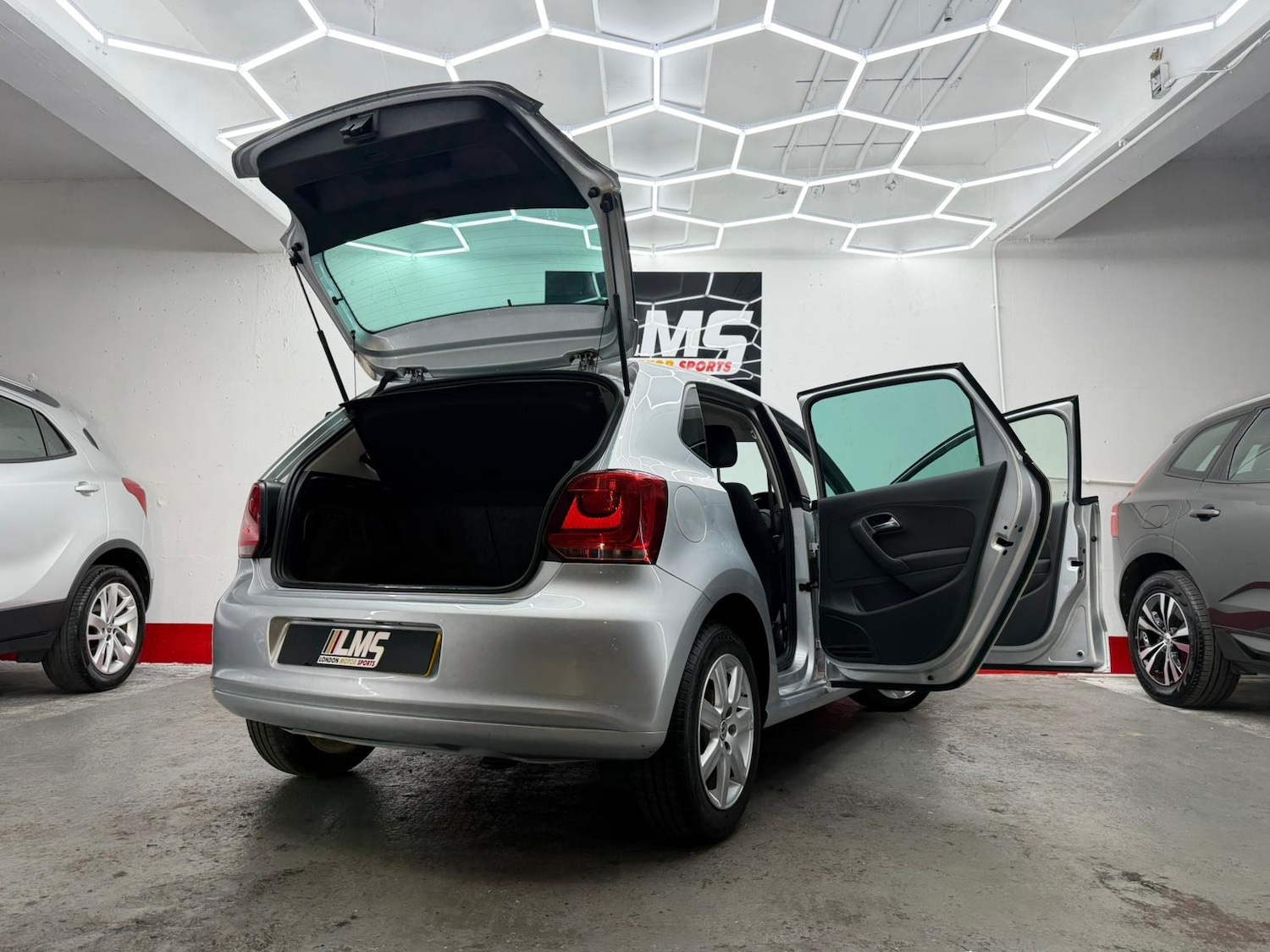 Used Volkswagen Polo 2011 for sale - 76891810: Photo 71