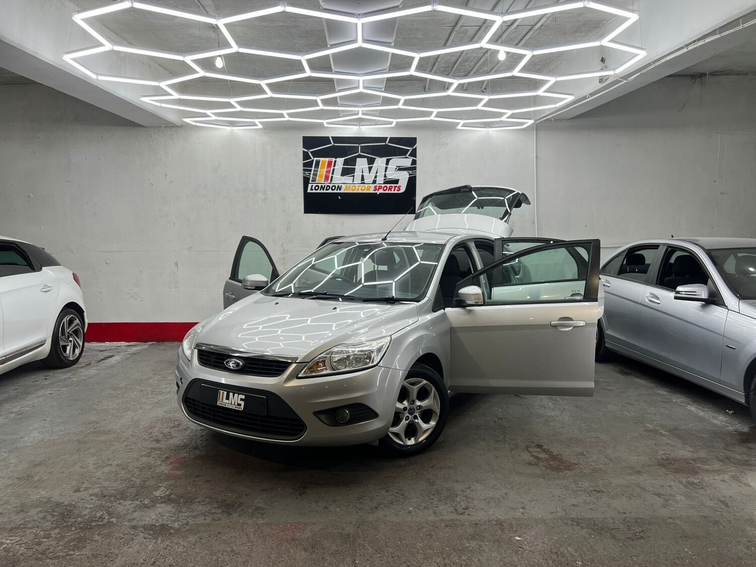 Used Ford Focus 2010 for sale - 78106427: Photo 11