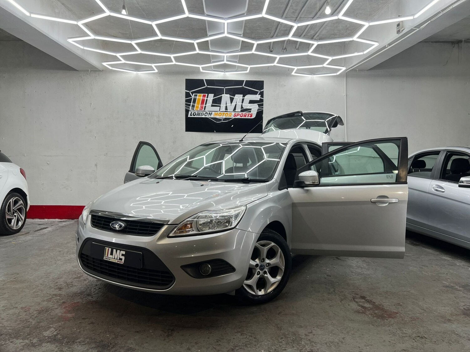 Used Ford Focus 2010 for sale - 78106427: Photo 14