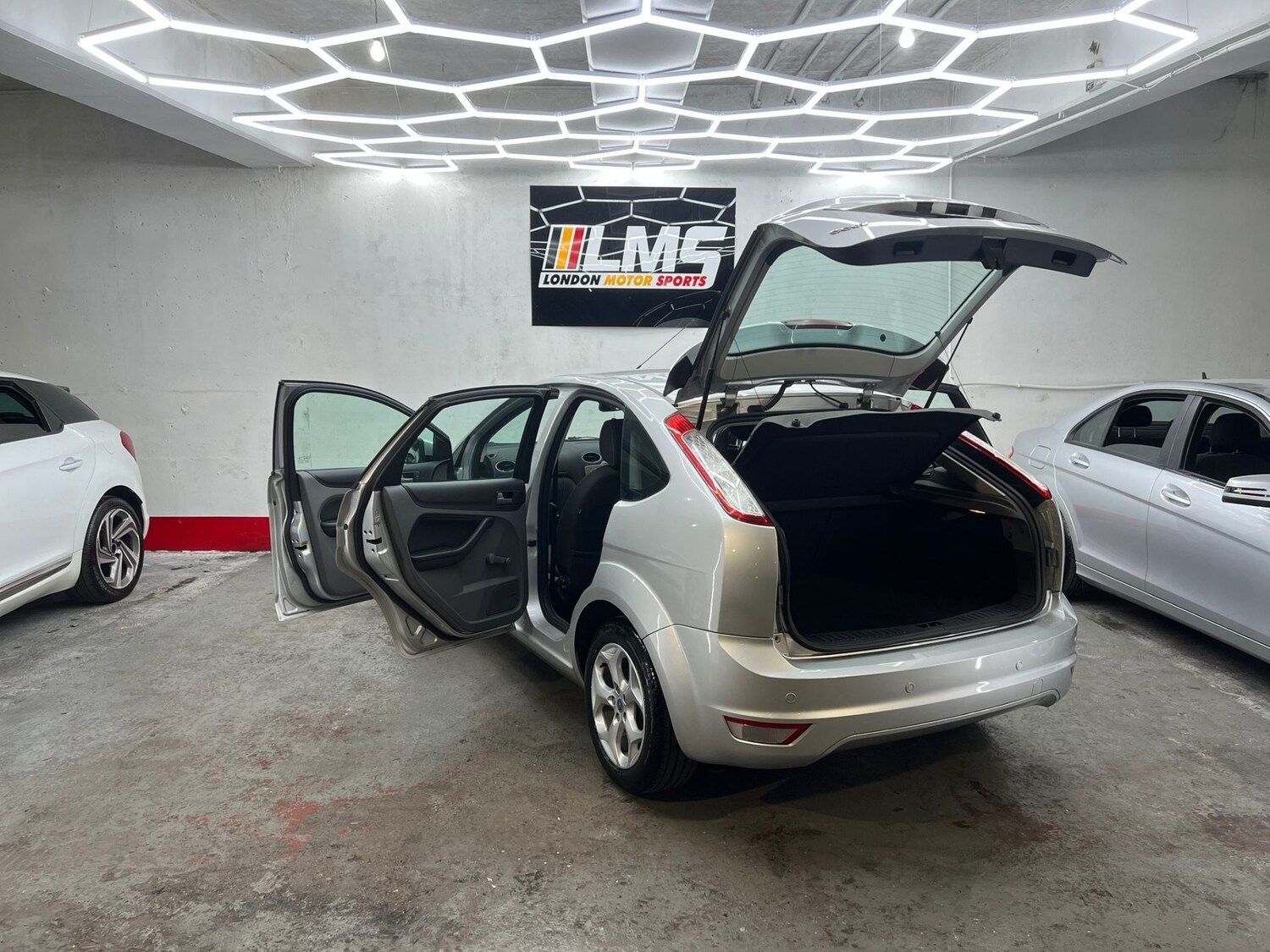 Used Ford Focus 2010 for sale - 78106427: Photo 65