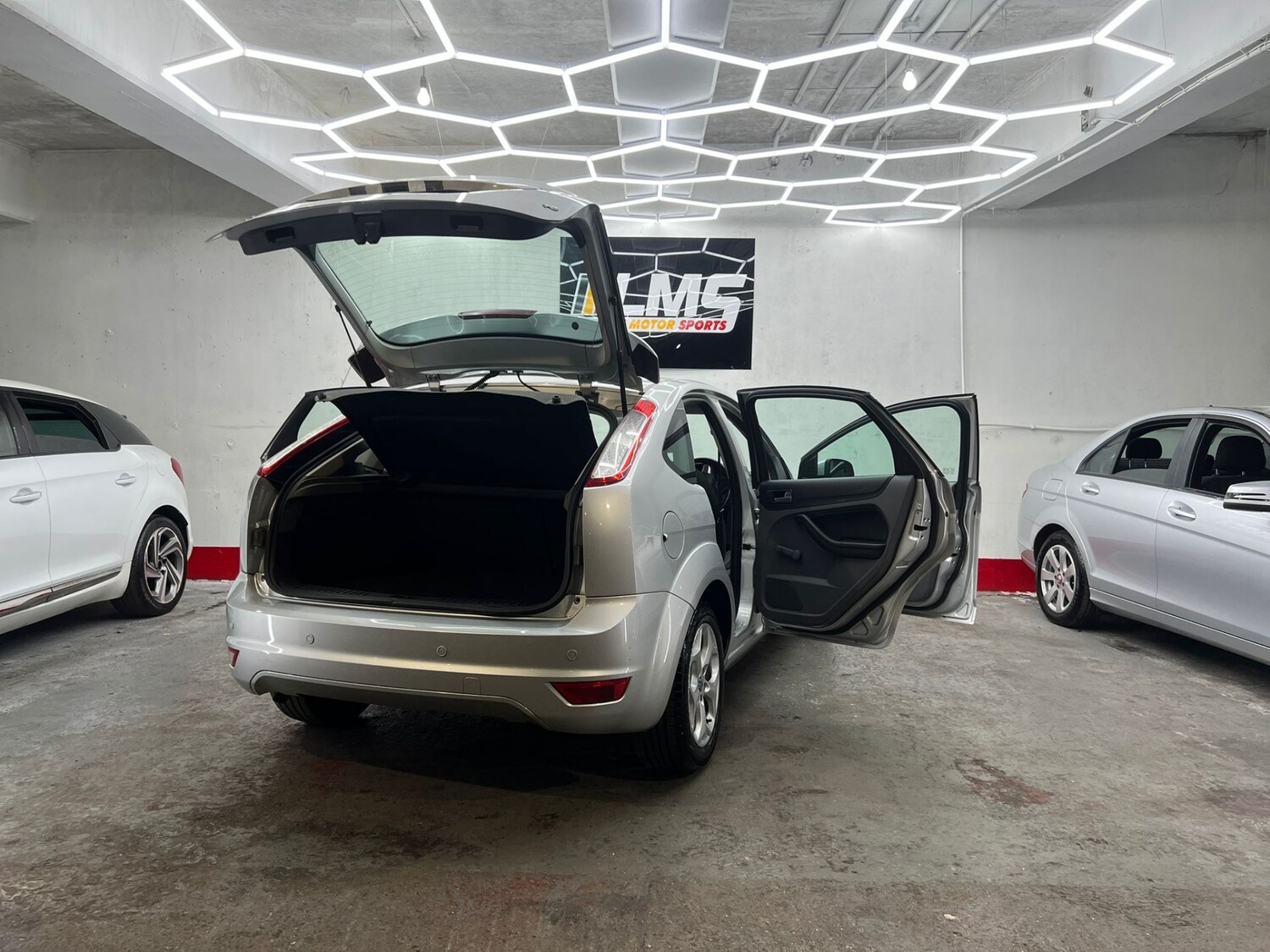 Used Ford Focus 2010 for sale - 78106427: Photo 84