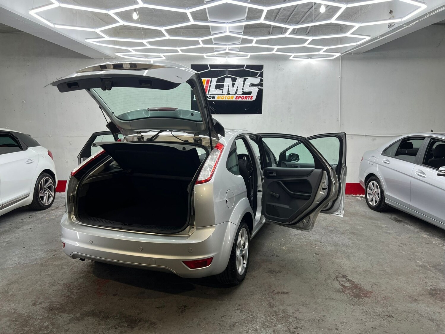 Used Ford Focus 2010 for sale - 78106427: Photo 85